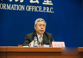 图为国务院扶贫开发领导小组办公室主任刘永富