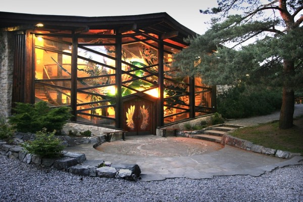 （↑ 芬德霍恩生态村，图来自findhorn.org）